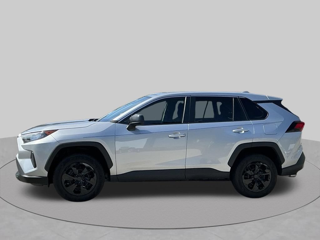 Used 2022 Toyota RAV4 LE FWD image 3