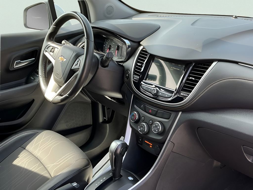 Used 2019 Chevrolet Trax LT w/ LT Convenience Package image 15