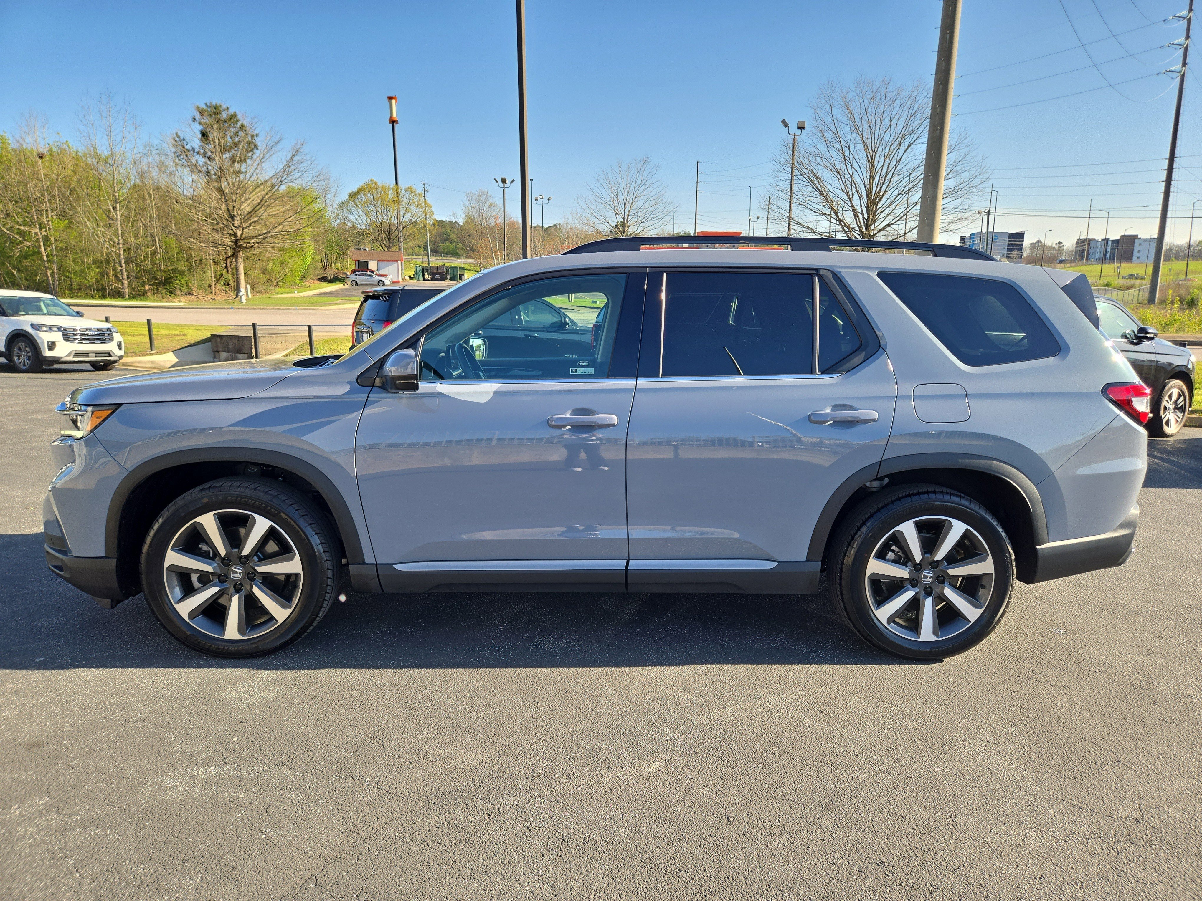 Used 2024 Honda Pilot Touring image 8