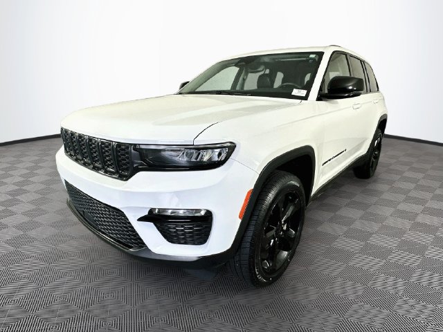 Used 2023 Jeep Grand Cherokee Limited w/ Black Appearance Package AWD/4WD image 6