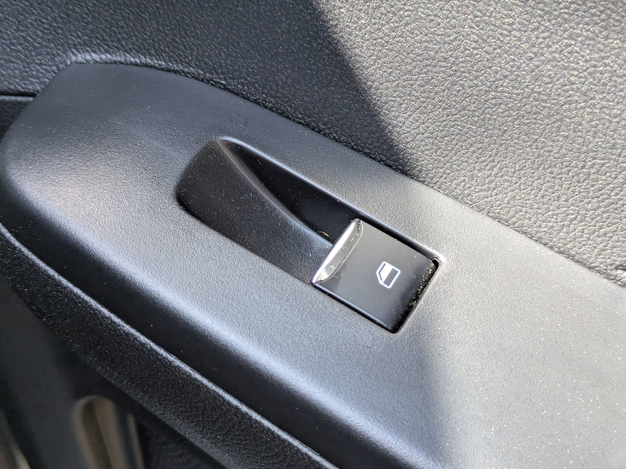 Certified 2025 Ford Escape SE w/ PHEV Premium Package image 37