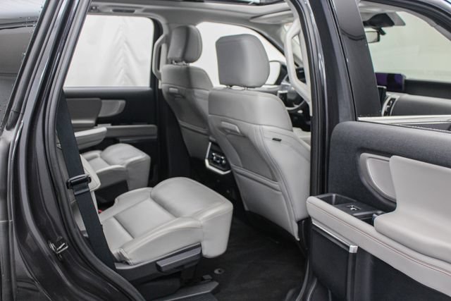 Certified 2025 Ford Expedition Active AWD/4WD image 21