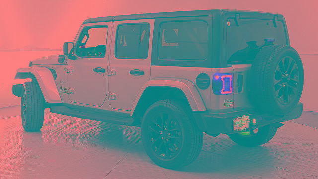Used 2023 Jeep Wrangler Unlimited Sahara AWD/4WD image 4