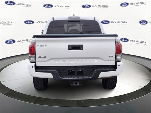 Used 2017 Toyota Tacoma Limited w/ Tow Package image 3