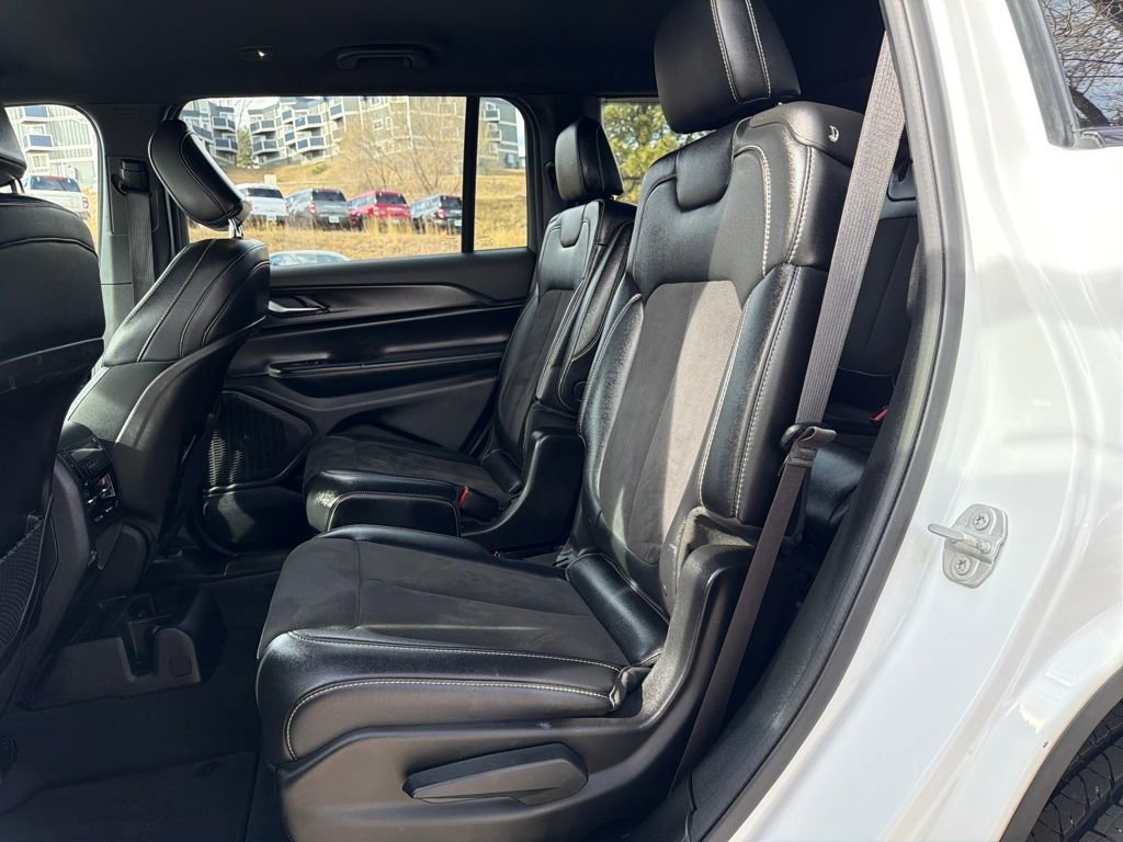 Used 2023 Jeep Grand Cherokee L Laredo image 22