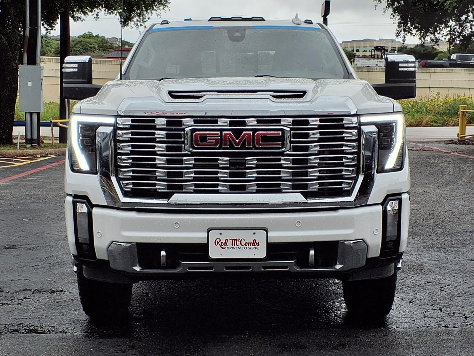 Used 2025 GMC Sierra 3500 Denali w/ Denali Reserve Package AWD/4WD image 2