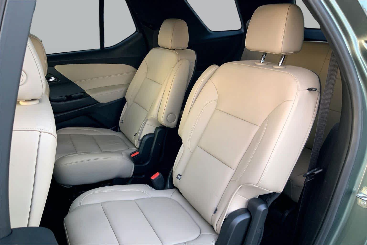 Used 2023 Chevrolet Traverse LT w/ LT Premium Package FWD image 19