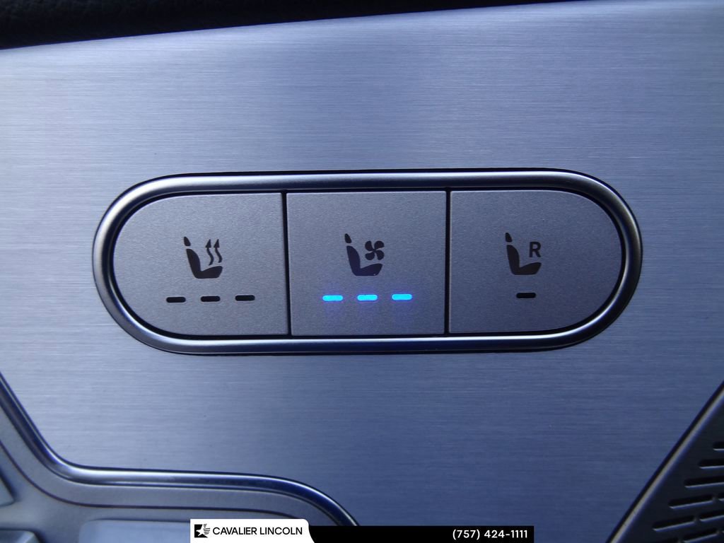 Used 2024 Mercedes-Benz GLS 450 4MATIC image 21