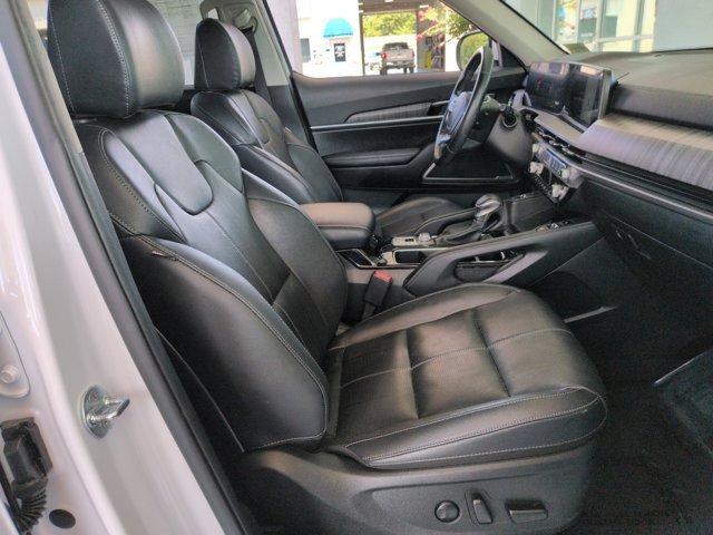 Used 2024 Kia Telluride EX w/ EX Captain's Chair Package FWD image 36