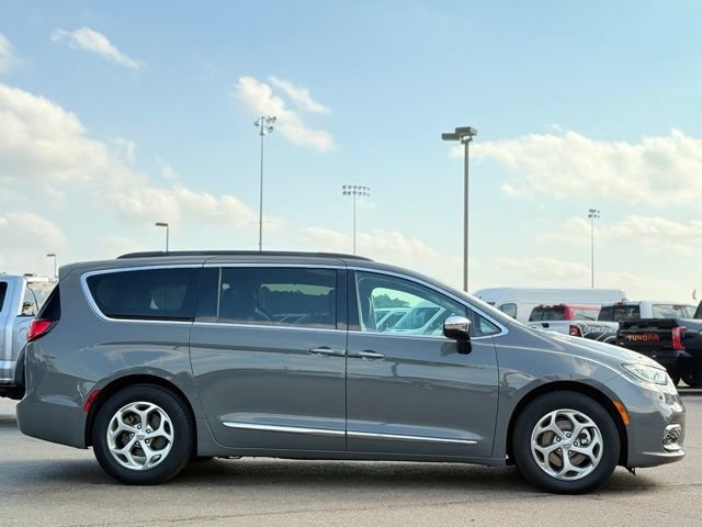Used 2023 Chrysler Pacifica Limited FWD image 37