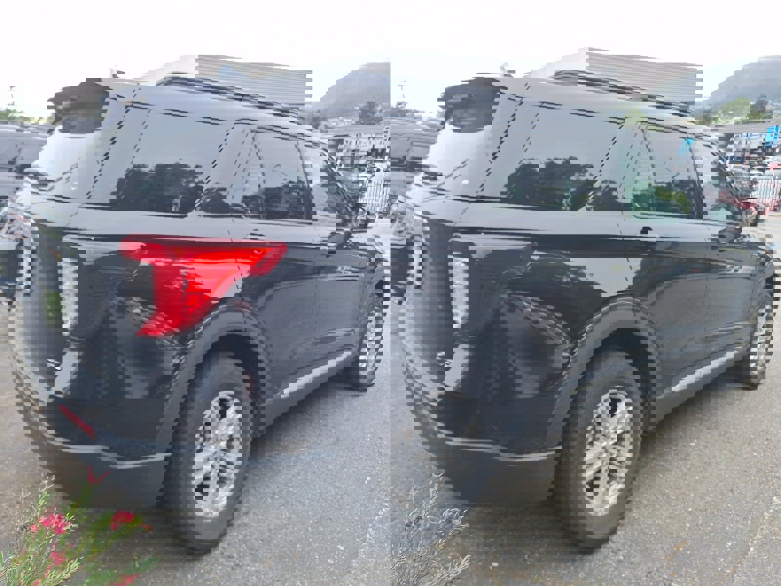 Certified 2022 Ford Explorer XLT w/ Equipment Group 202A image 5