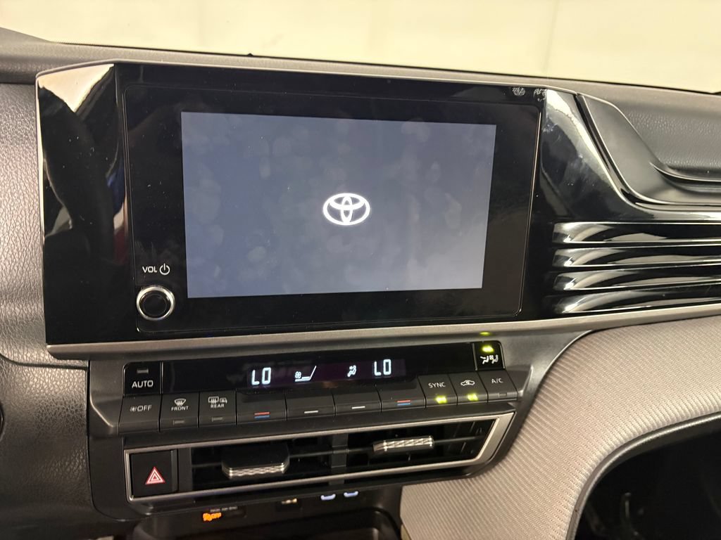 Used 2026 Toyota Camry SE AWD/4WD image 18