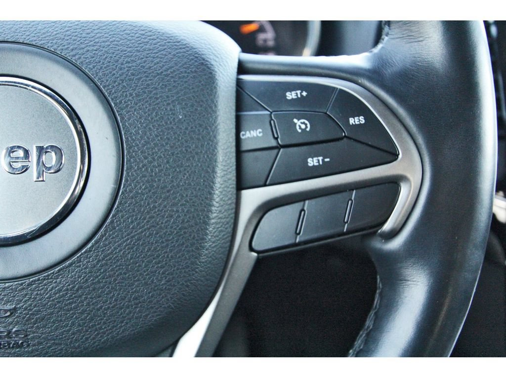 Used 2022 Jeep Grand Cherokee Laredo X RWD image 18