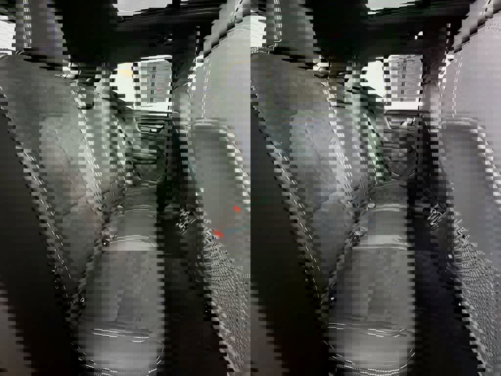 Used 2023 Volvo XC40 B5 Plus image 29