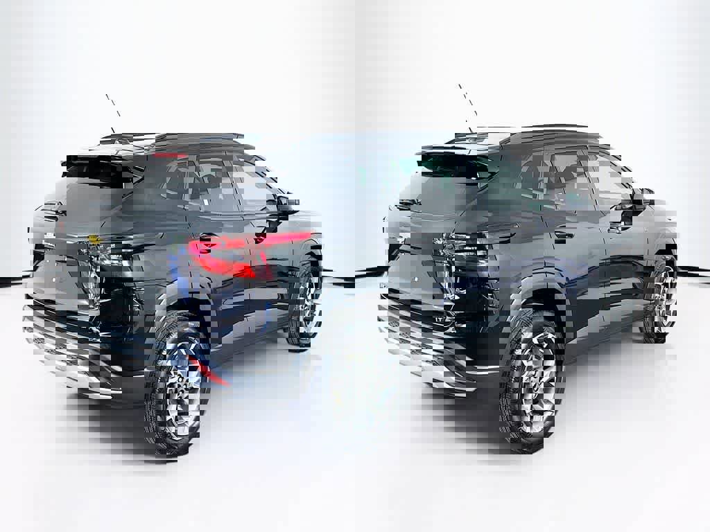 Used 2025 Chevrolet Trax LT w/ LT Convenience Package image 5