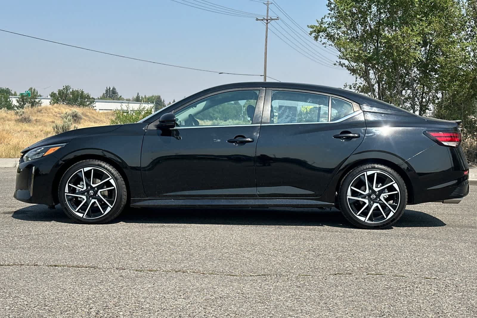 Used 2025 Nissan Sentra SR FWD image 5