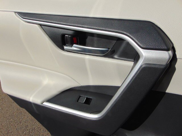 Used 2022 Toyota RAV4 XLE Premium AWD/4WD image 23