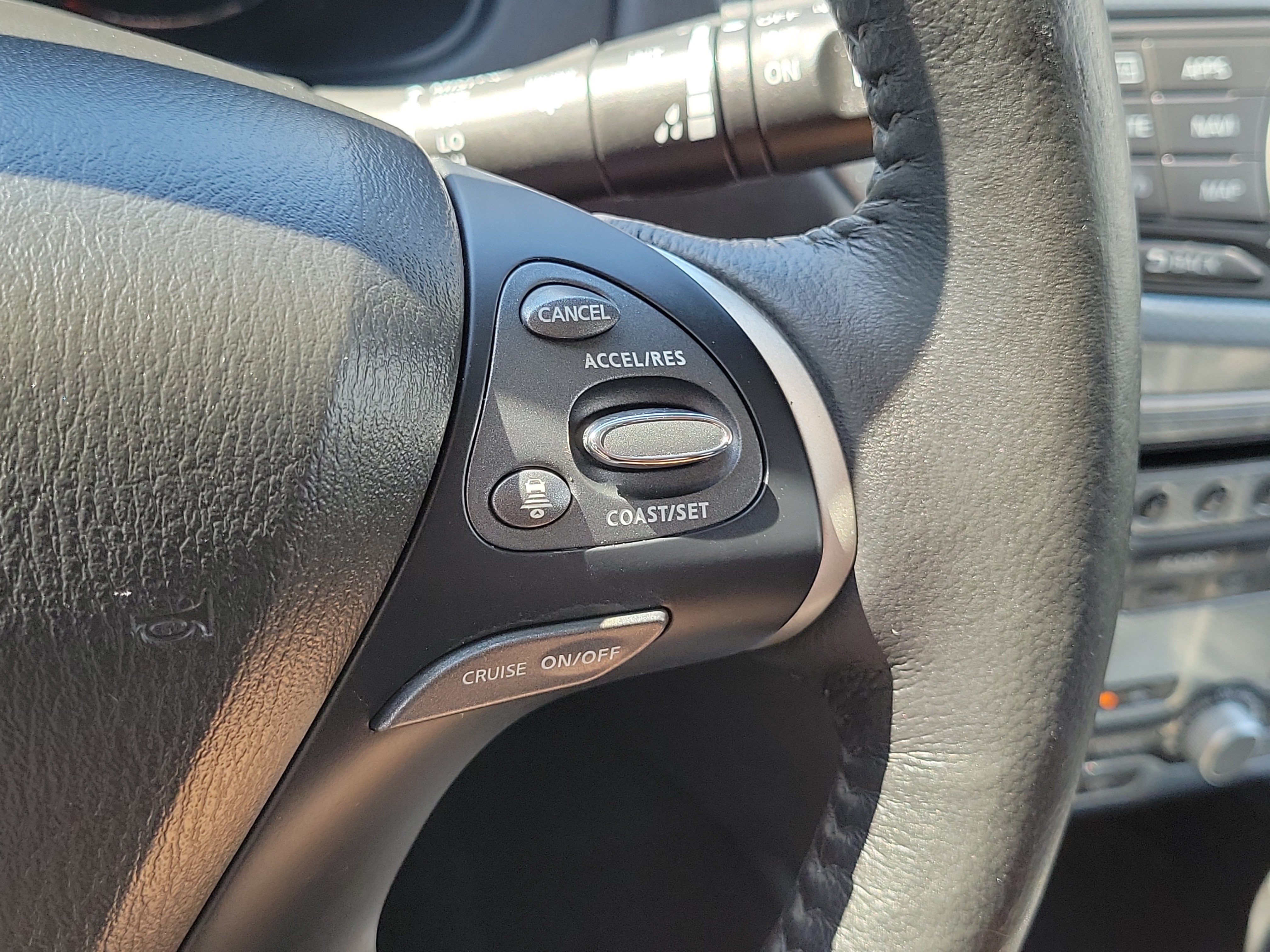 Used 2019 Nissan Pathfinder SL FWD image 25