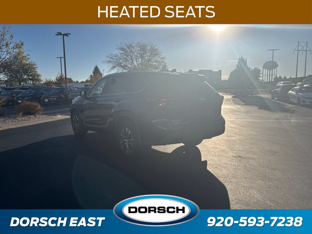 Used 2025 Toyota Highlander XLE AWD/4WD image 3