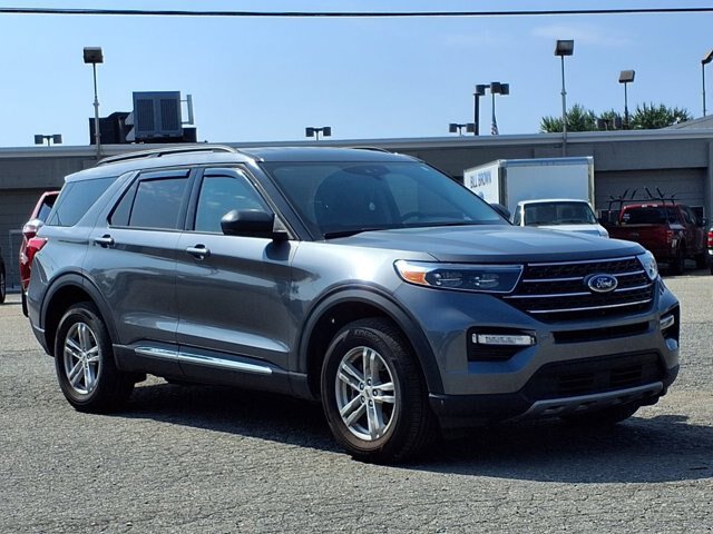 Certified 2024 Ford Explorer XLT w/ Equipment Group 202A