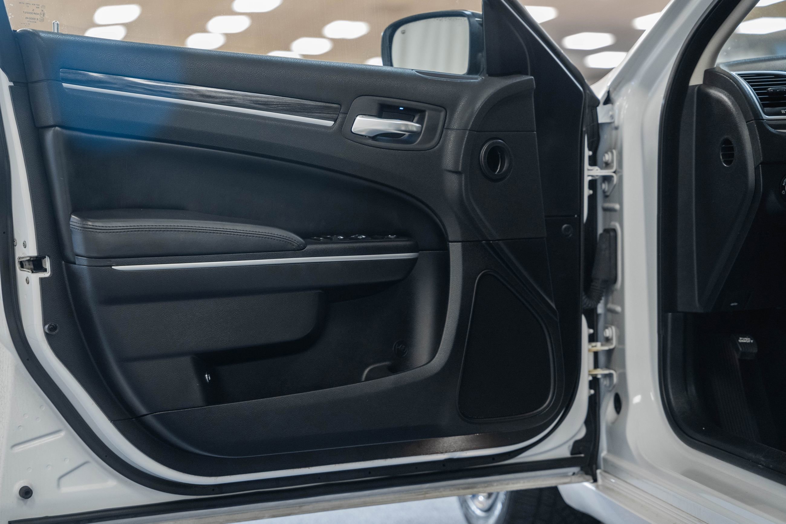 Used 2021 Chrysler 300 Touring w/ Sport Appearance Package image 39