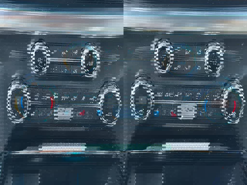 Certified 2021 Ford F150 Lariat w/ Equipment Group 502A High image 28