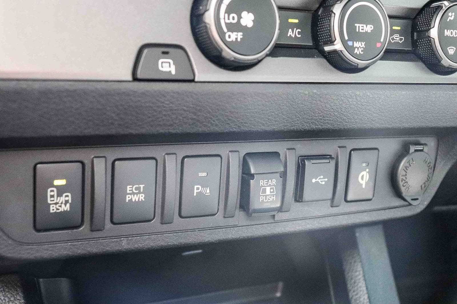 Used 2020 Toyota Tacoma TRD Sport w/ Technology Package RWD image 23