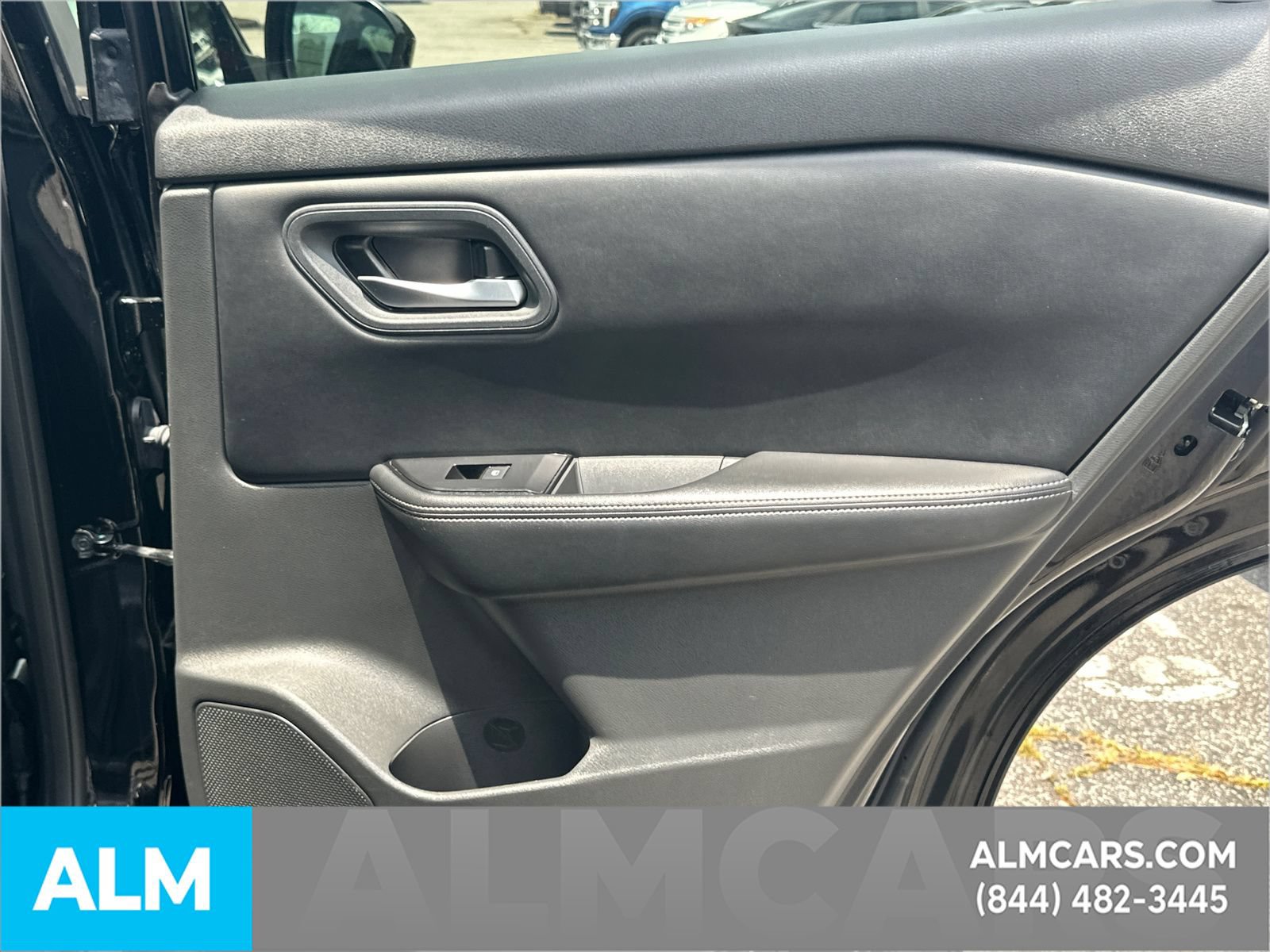 Used 2025 Nissan Rogue SV FWD image 18