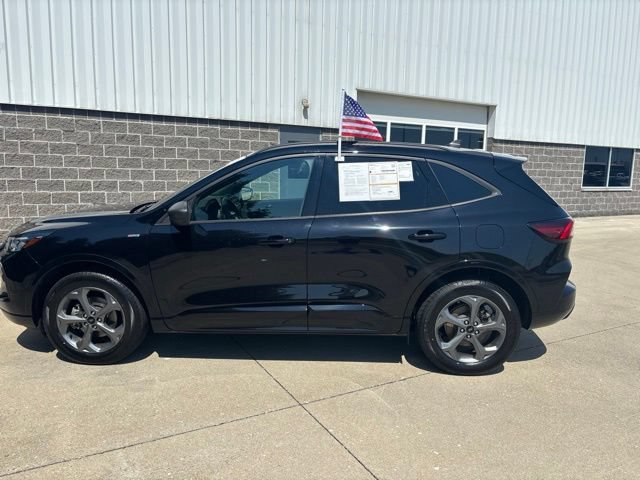 Certified 2024 Ford Escape ST-Line w/ Tech Pack #1 AWD/4WD image 9