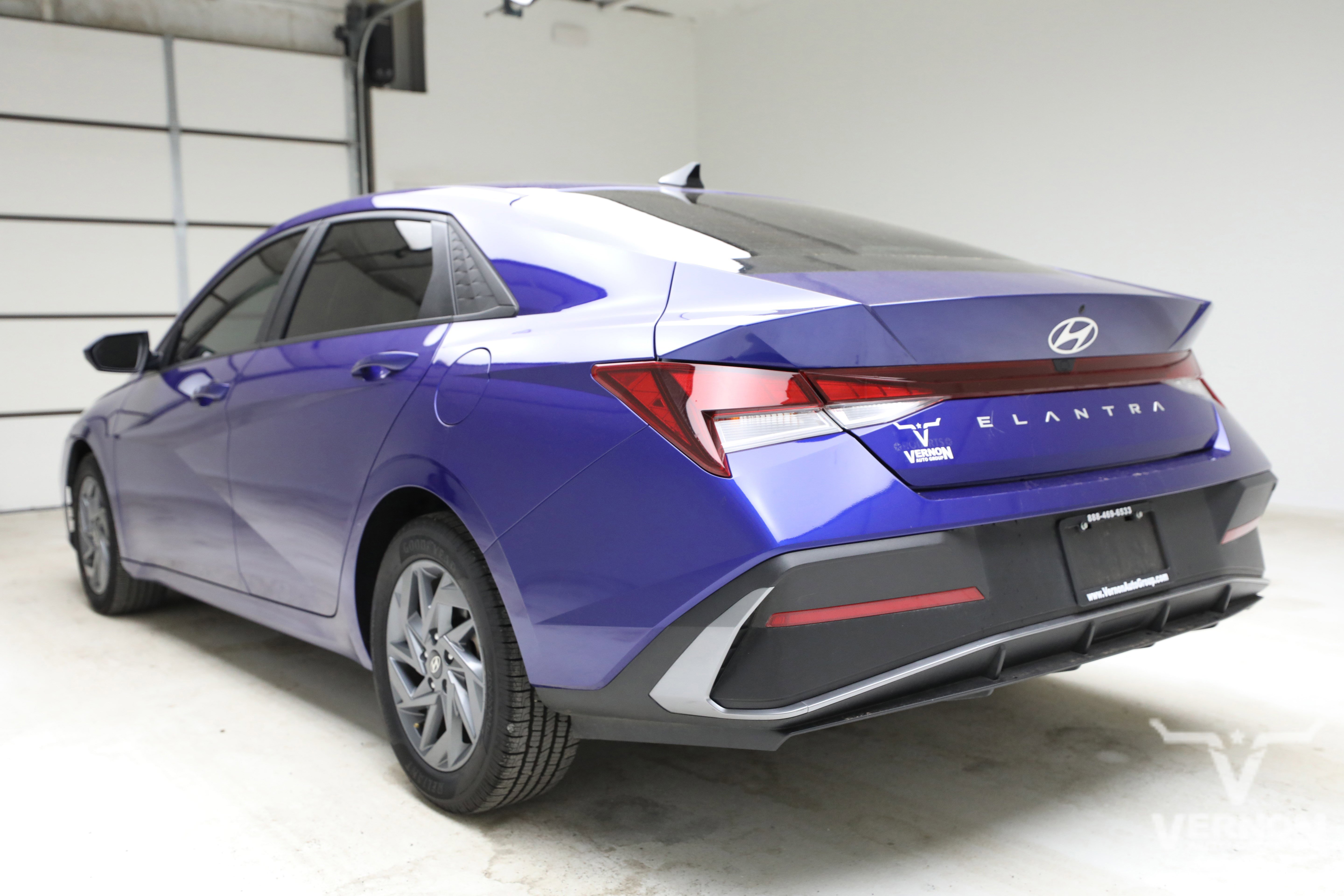 Used 2024 Hyundai Elantra SEL image 3