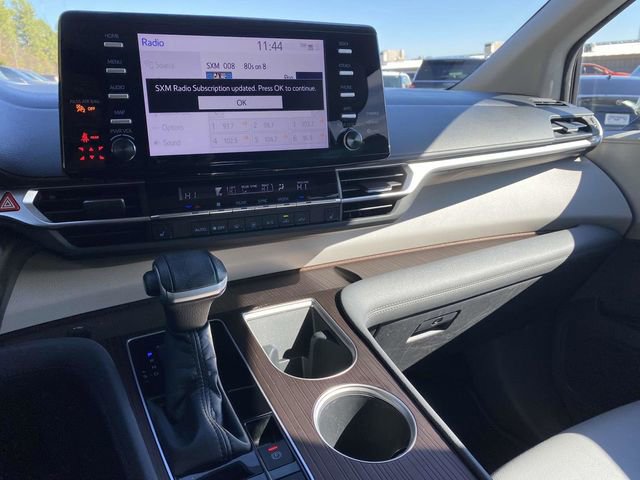 Used 2022 Toyota Sienna XLE image 27