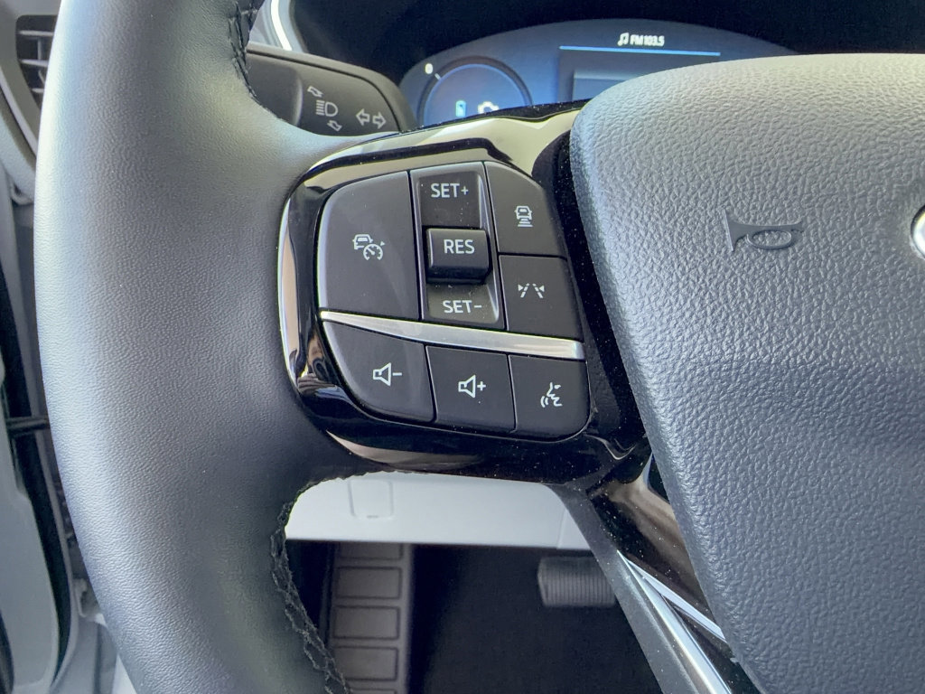 Certified 2025 Ford Escape SE w/ PHEV Premium Package image 25