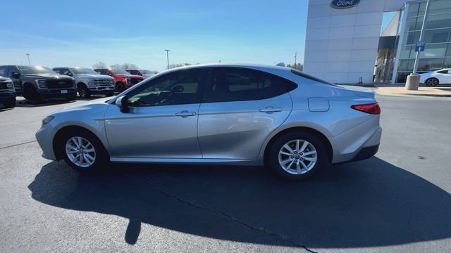 Used 2025 Toyota Camry LE image 3