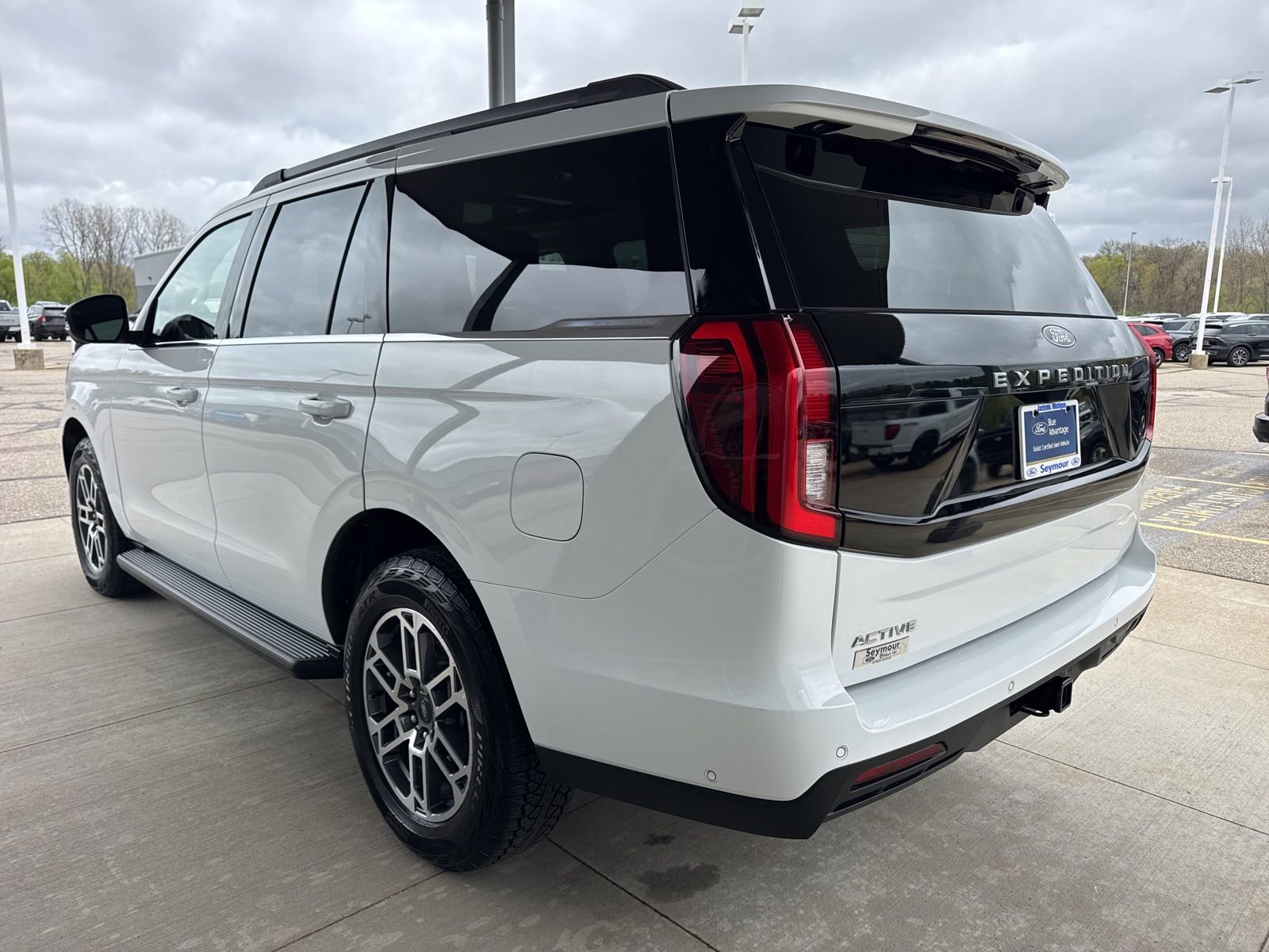 Certified 2025 Ford Expedition Active AWD/4WD image 5