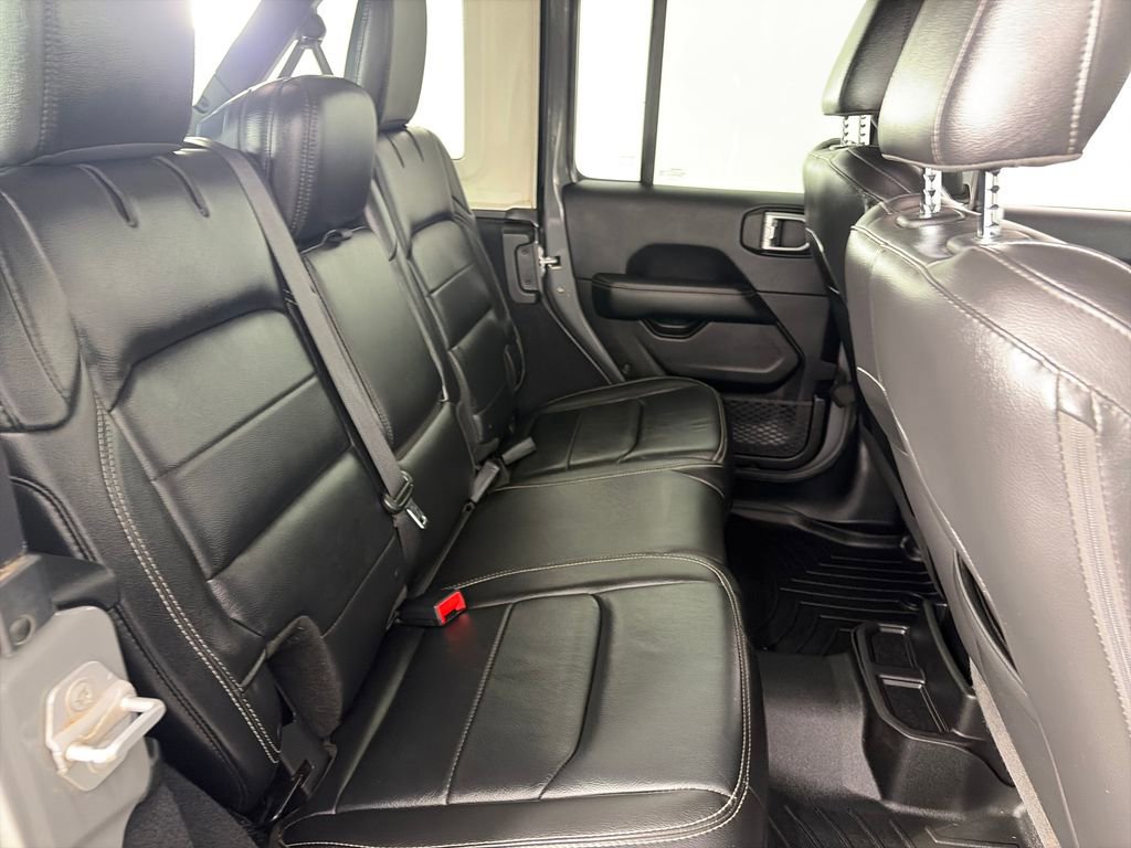 Used 2018 Jeep Wrangler Unlimited Sahara w/ Cold Weather Group AWD/4WD image 30