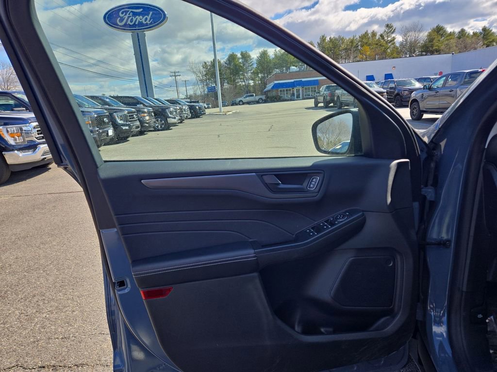 Certified 2025 Ford Escape Active w/ Tech Pack #1 AWD/4WD image 5