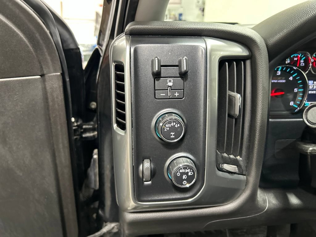 Used 2018 Chevrolet Silverado 1500 LT w/ Midnight Edition AWD/4WD image 12