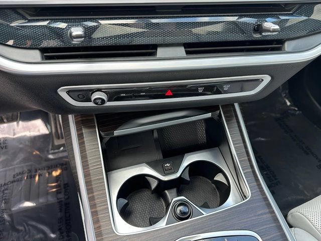 Used 2024 BMW X7 xDrive40i w/ M Sport Package AWD/4WD image 29