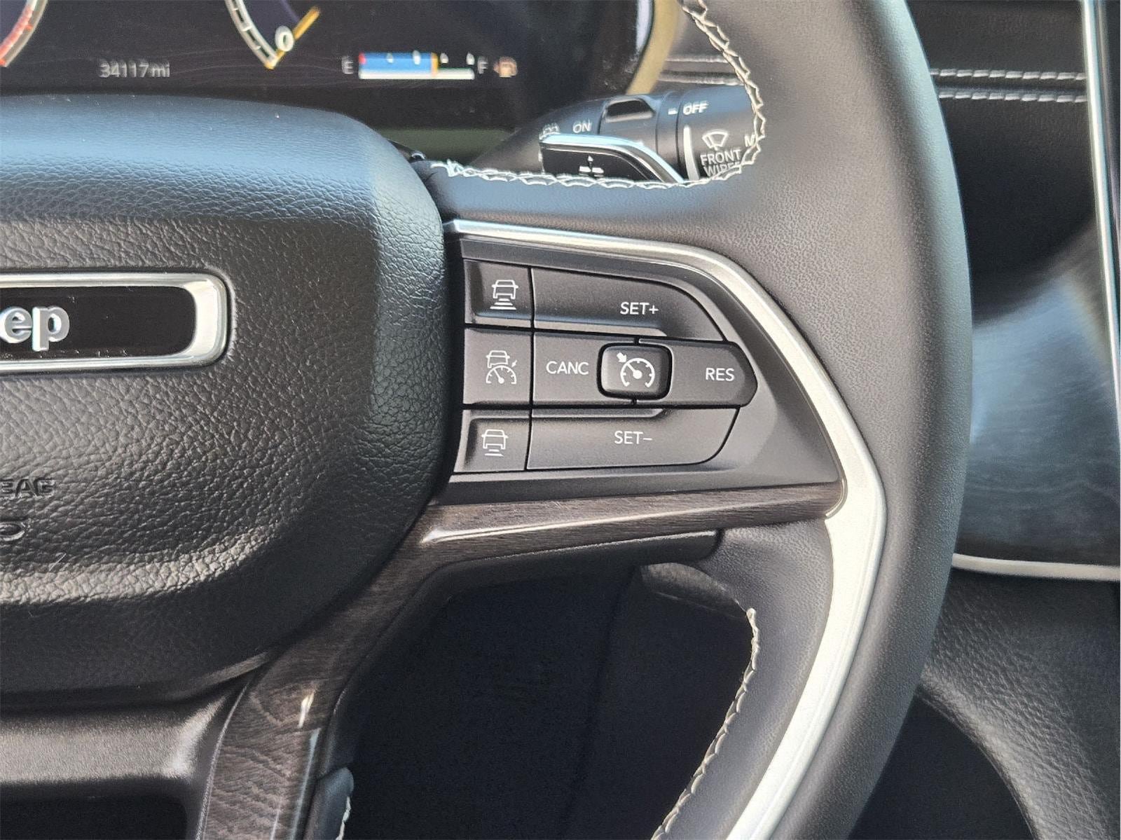 Used 2023 Jeep Grand Cherokee L Limited AWD/4WD image 28
