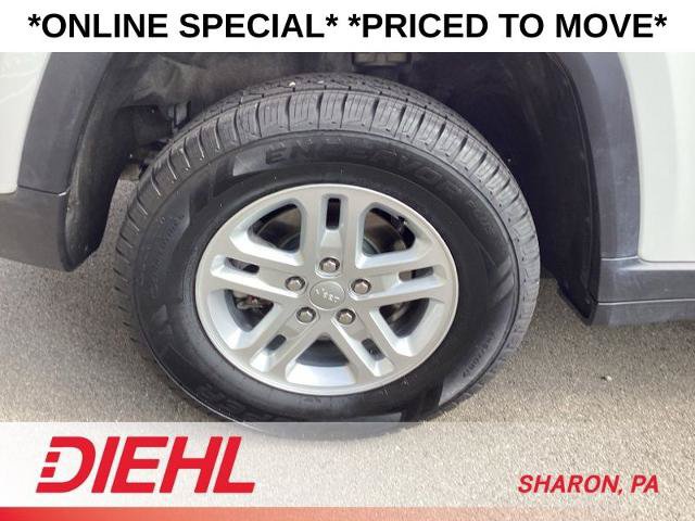 Used 2022 Jeep Grand Cherokee Laredo w/ Luxury Tech Group I AWD/4WD image 9