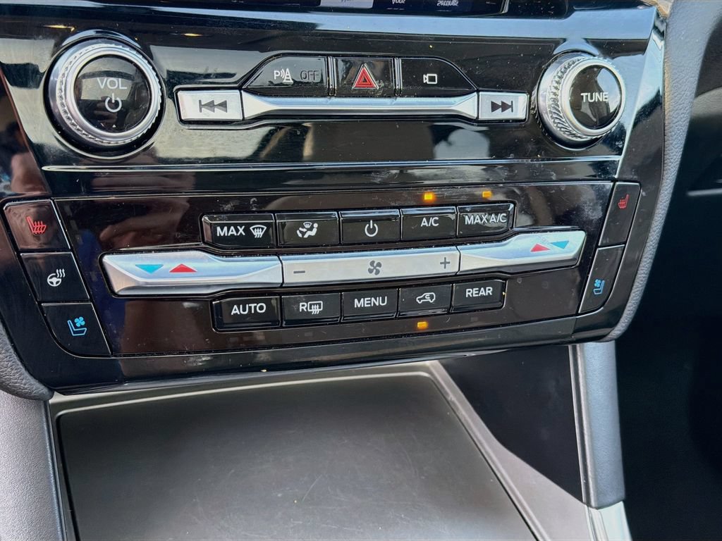 Certified 2023 Ford Explorer Limited w/ Limited Technology Package AWD/4WD image 18