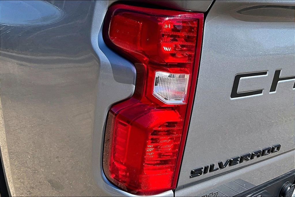 Used 2024 Chevrolet Silverado 2500 Custom w/ Custom Value Package image 31