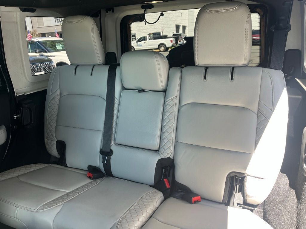 Used 2023 Jeep Wrangler Unlimited Sahara AWD/4WD image 14