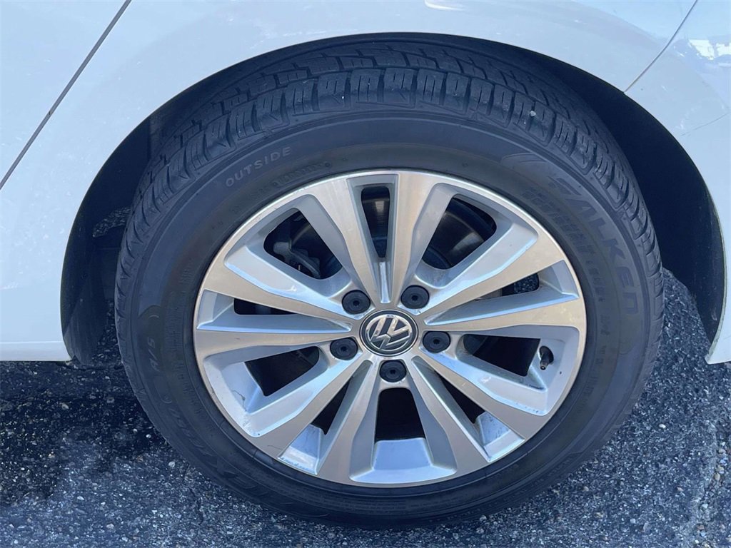 Used 2020 Volkswagen Golf 4-Door image 9