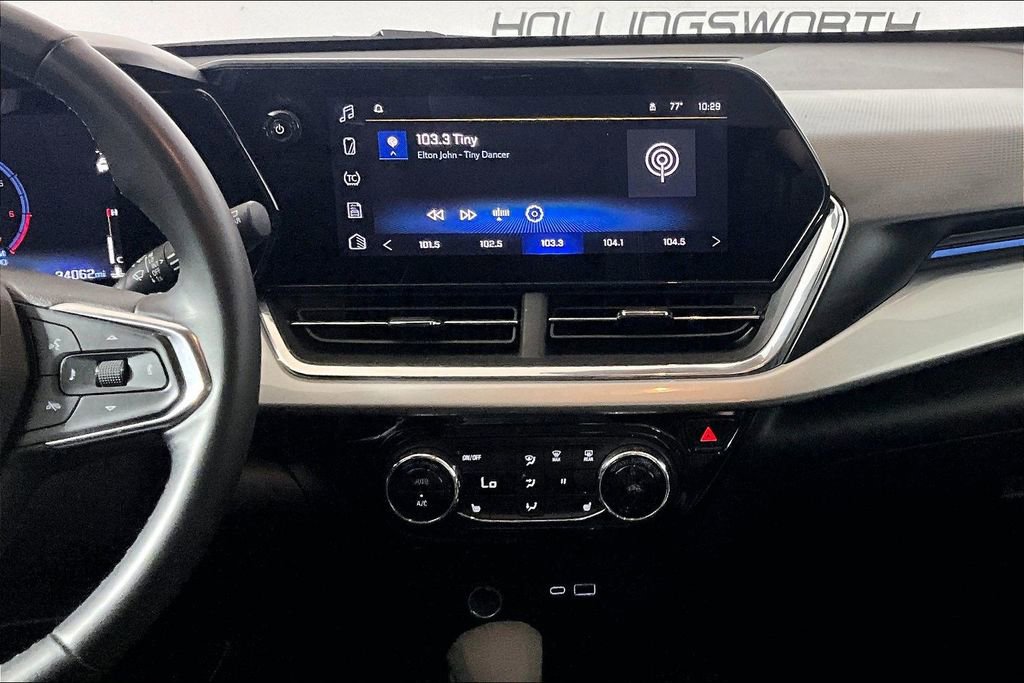 Used 2025 Chevrolet Trax LT w/ LT Convenience Package FWD image 5