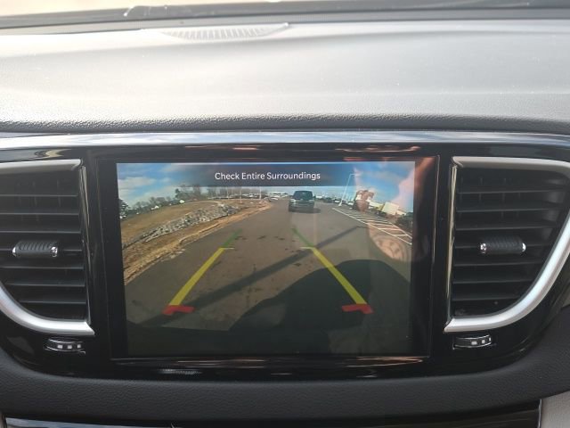 Used 2023 Chrysler Pacifica Touring-L image 36