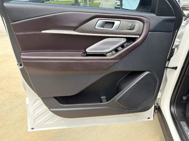 Certified 2025 Ford Explorer Platinum RWD image 22
