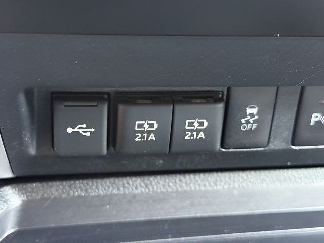 Used 2020 Toyota Tundra SR5 w/ SR5 Convenience Package AWD/4WD image 11