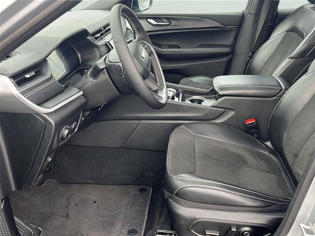 Used 2025 Jeep Grand Cherokee L Altitude AWD/4WD image 11