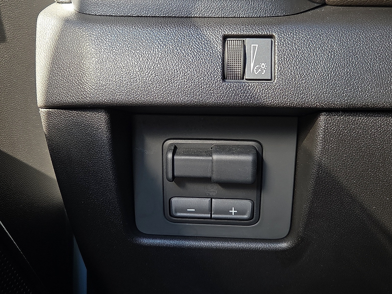 Used 2025 GMC Canyon Denali AWD/4WD image 22